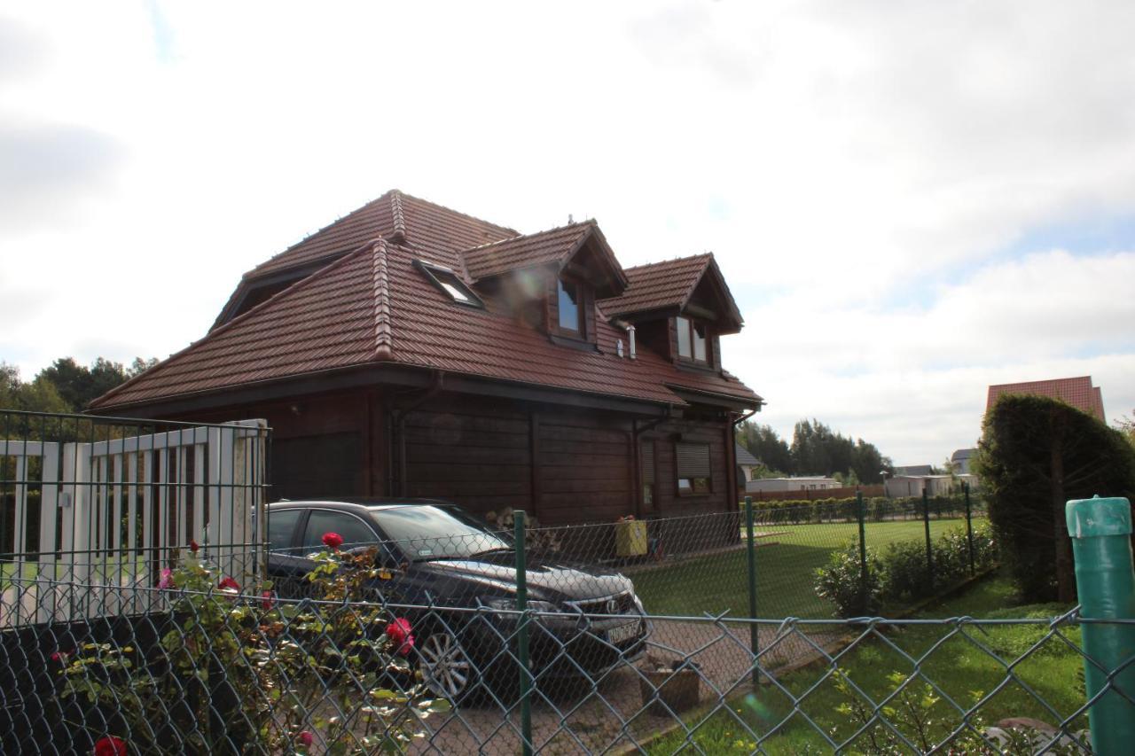 Dom Wakacyjny Z Basenem Debki Exterior photo